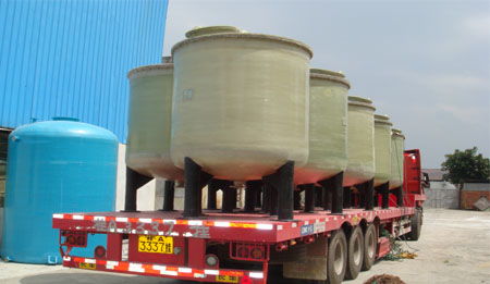 佛岡玻璃鋼儲(chǔ)罐 機(jī)電玻璃鋼儲(chǔ)罐 宇廣